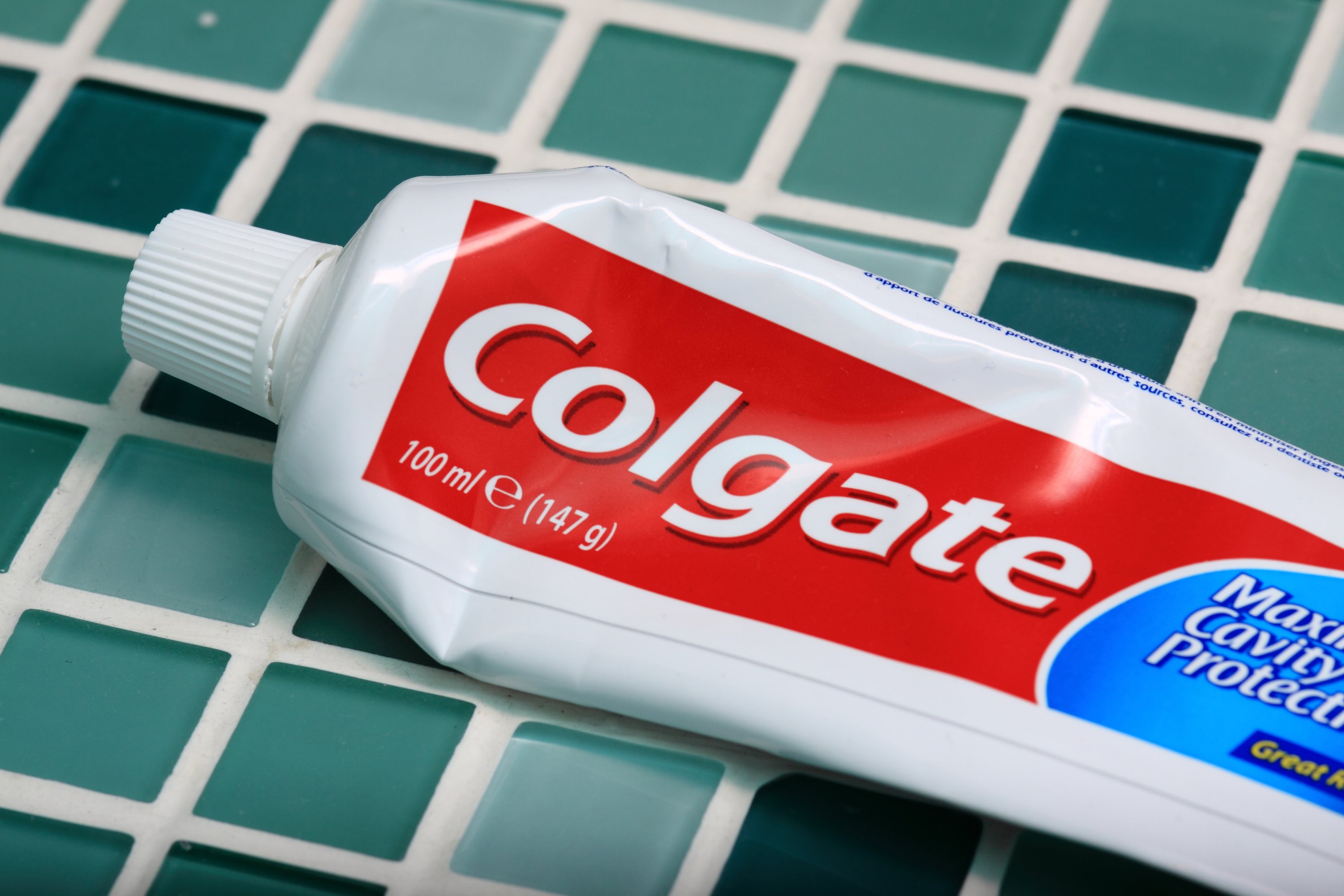 Без зубной пасты. Колгейт. Зубная паста в бачок унитаза. Colgate 1873. Маркер на тюбике зубной пасты.